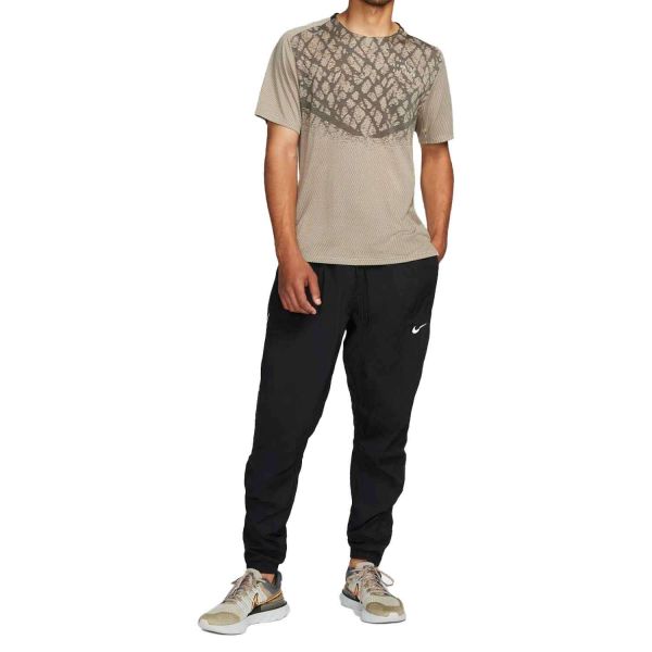 Nike Dri-FIT Run Division Techknit T-Shirt M
